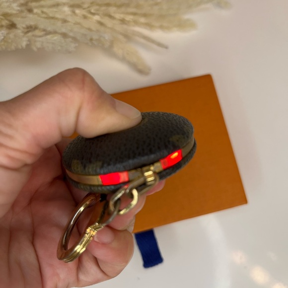 🎀 LOUIS VUITTON Monogram Astropill - Picture 4 of 9